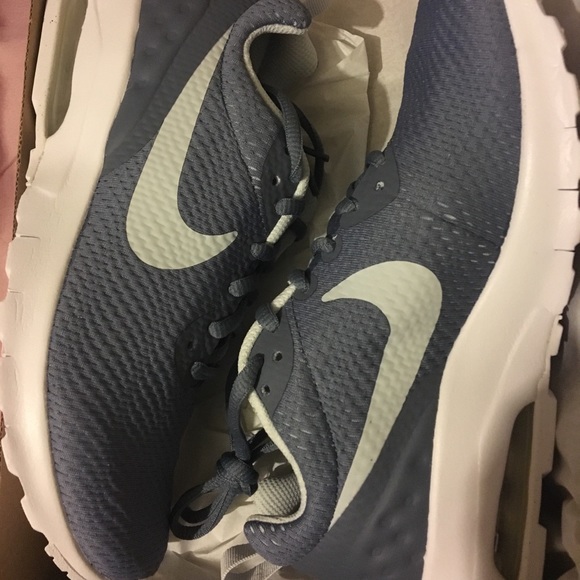 Nike - Picture 1 of 3